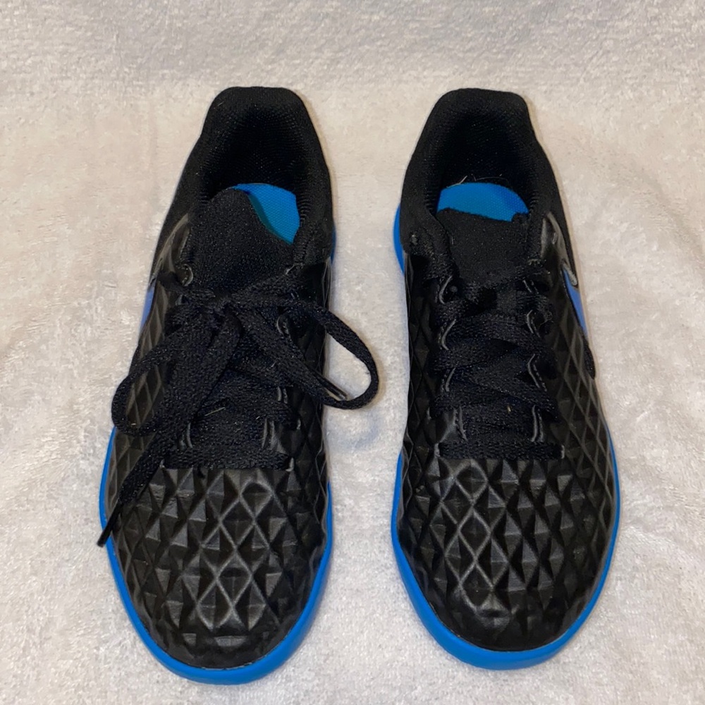 Nike indoor boys soccer cleats